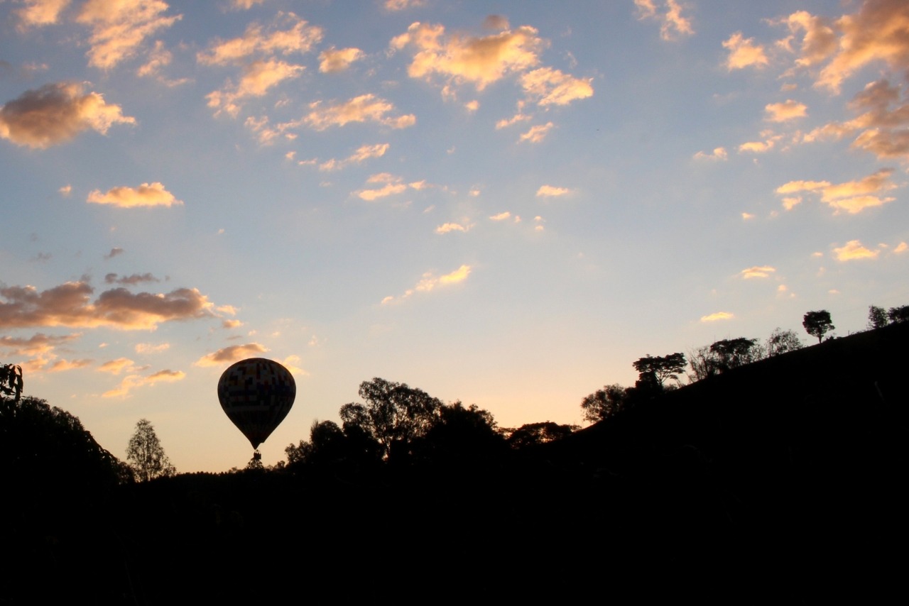 Abendstart eines Heißluftballons