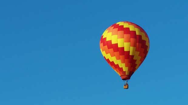 Heißluftballon am Himmel