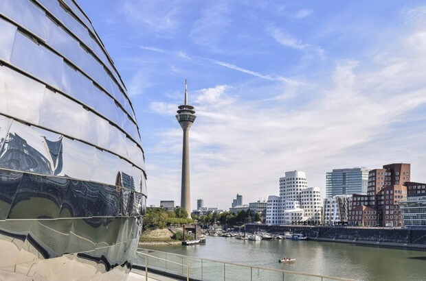 Ballonfahrt Düsseldorf Blick auf den Rheinturm
