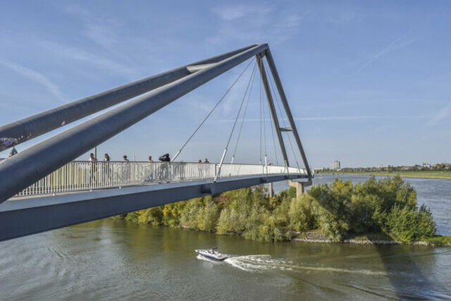 Brücke am Parlamentsufer in Düsseldorf